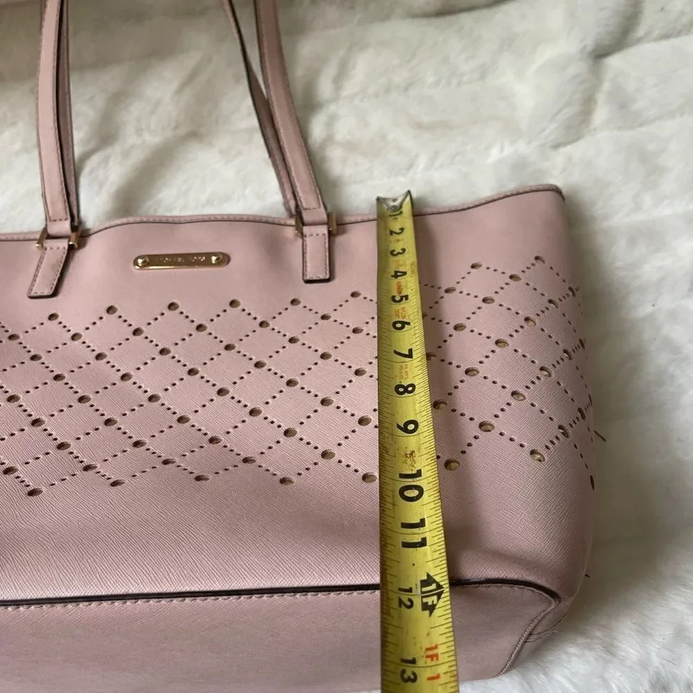 Michael Kors  Carry all tote leather Blossom Pink perforated gold tone laid over